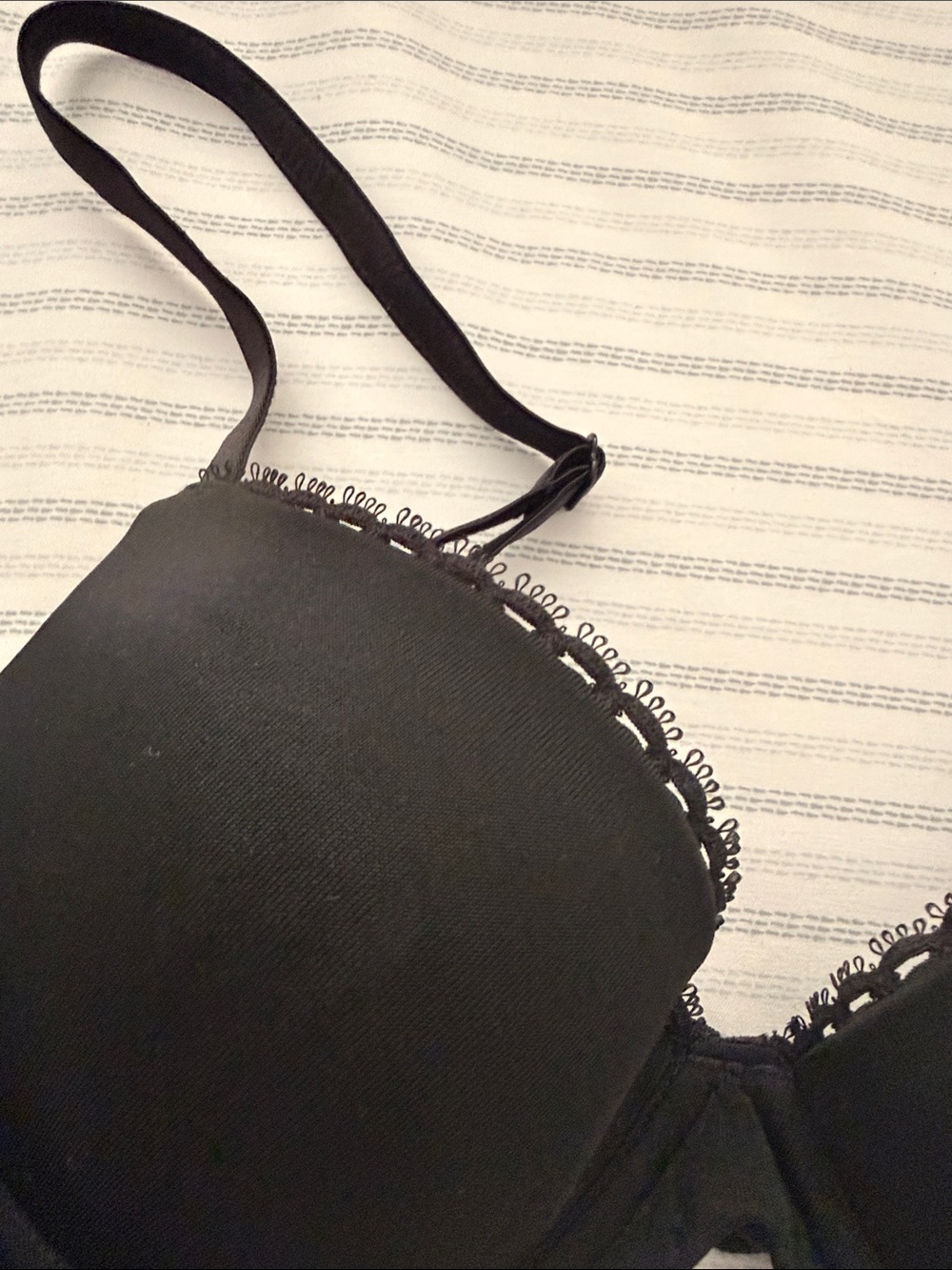 Calvin Klein Black Lace-Trim Push-Up Bra - Picture 4 of 7
